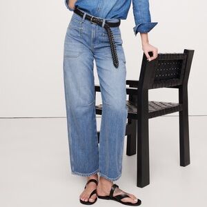 Brand new Banana Republic Mid Rise Relaxed Utility Barrel Jeans Size 25P Petite